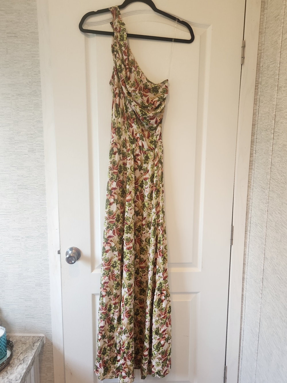 easel One-Shoulder Floral Maxi Jumpsuit in Cream, Green and Pink S BNWT - Picture 5 of 6